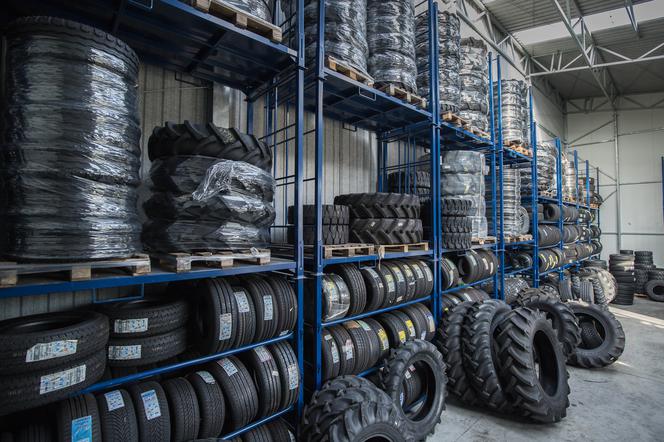 tire warehouse image